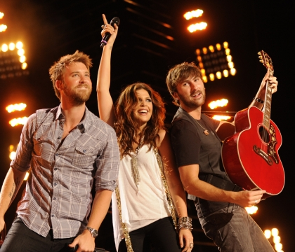 lady-antebellum-2010-onstage-2